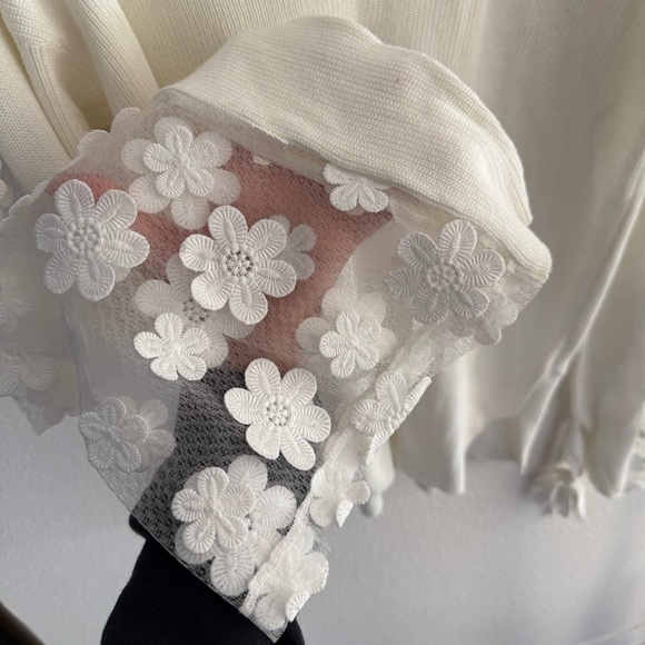French Connection White Caballo Floral Lace Sleeve Sweater Sz M Coquette V Neck - Picture 5 of 7